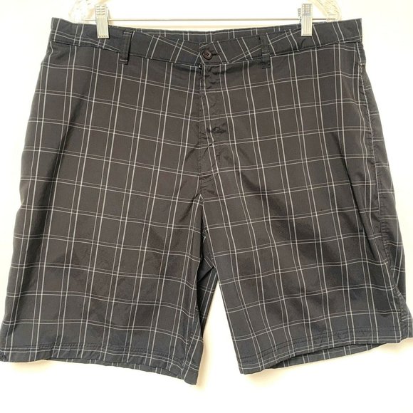 Champion Men Shorts Size 40 Black Plaid Logo Flat - Picture 2 of 7